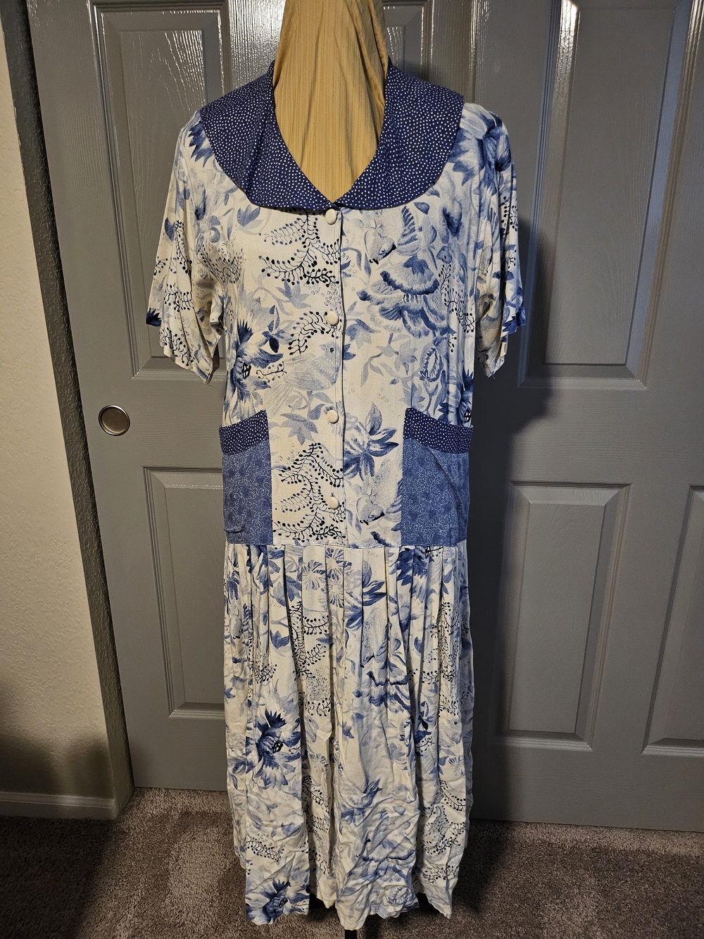 Vintage Express Blue and White Floral Maxi Dress with Contrasting Navy Collar